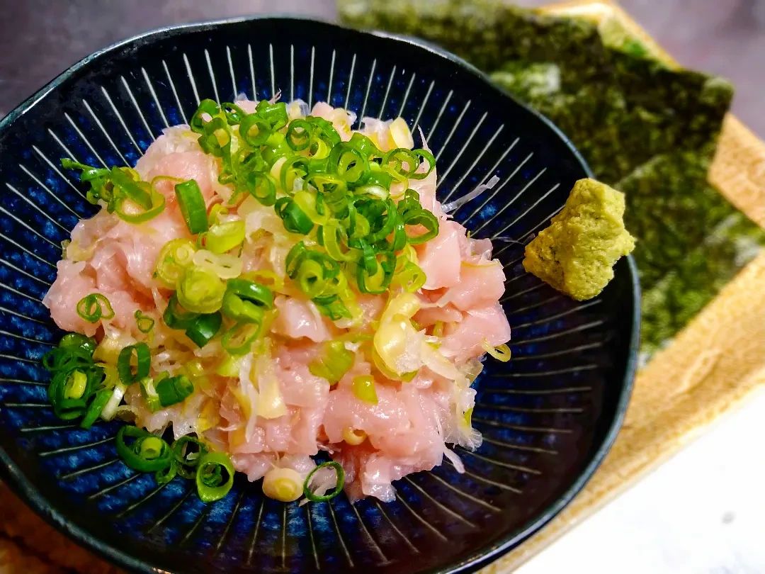 『温盛の台所えんがわ』

数量限定！
生メカジキ中落ちのねぎトロ

海苔にのせて召し上がれ〜
脂っこくなくさっぱりしてます

ウマ〜ウマ〜

＃熊谷テイクアウト
＃お宮参り
にハマる
#