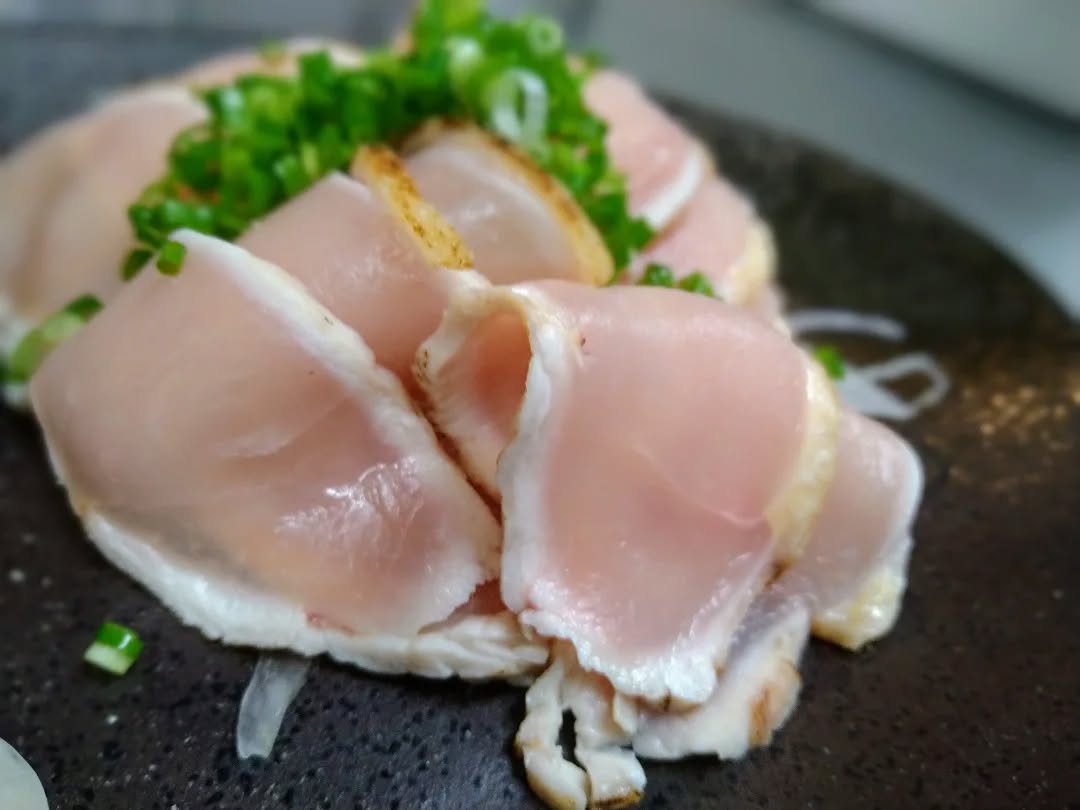 『温盛の台所えんがわ』

〜おつまみ紹介〜

鹿児島産　地鶏むね肉たたき

シンプルにうまい！
なんのお酒にも合う！
是非〜

うまぃぃぃぃい

にハマる
#