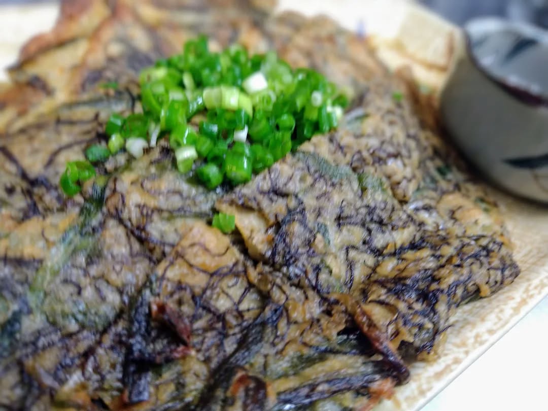 『温盛の台所えんがわ』

〜夏っぽいおつまみ〜

沖縄産　生もずくチヂミ

沖縄のもずくを使用し
チヂミにしました〜
しっかりもずくに味があるので
そのままでも良し
ポン酢でさっぱりでも良し
是非〜

うま〜〜い

#夏　ぽい
にハマる
#
