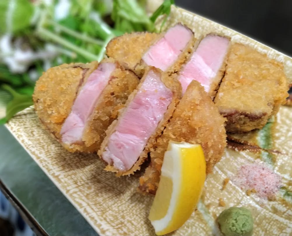 『温盛の台所えんがわ』
〜ランチ新メニュ〜

低温豚肩ロースとんかつ

低温調理で１２時間じっくり
火を入れたからこその柔らかさ
是非召し上がって下さい〜

うま〜やわ〜ら〜かぁ

にハマる
#
