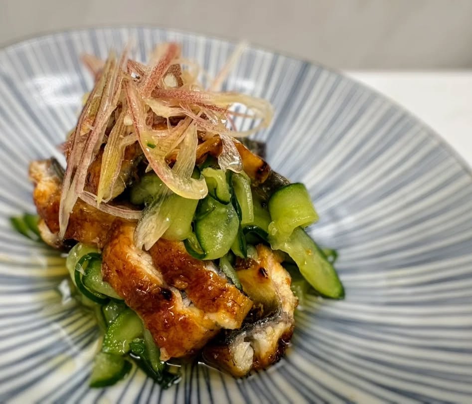 『温盛の台所えんがわ』

　〜夏の新メニュー〜

鹿児島産うなぎときゅうりの酢の物
【うざく】

この暑さに染み渡る
さっぱりと時おり鰻の甘さが
絶妙にマッチング！

アルコールと一緒に是非〜

うま〜うな〜

#だるい　暑さいつまで〜
にハマる
#
