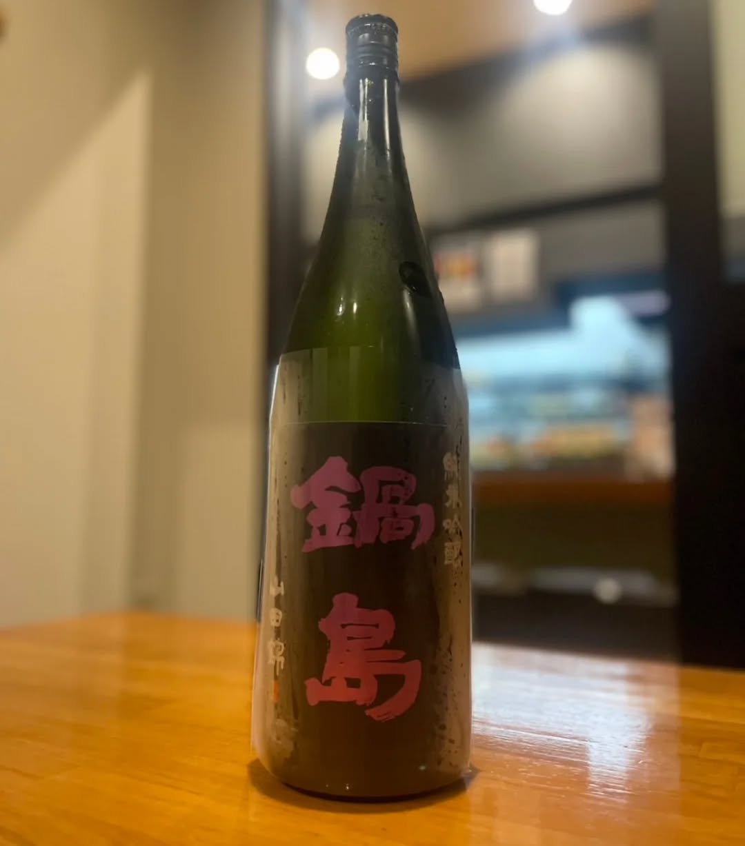 『温盛の台所えんがわ』

　〜新作日本酒紹介〜

鍋島 純米吟醸 山田錦

【香り・飲み口】
きめの細かいガス感と
甘くフルーティーな香り
山田錦ならではのボリュームある米の旨味が
口の中で広がり、酸は弱めで甘みがあり
控えめな苦みとのバランスも良く
レベルの高い一本です♪

是非〜〜

うまうま〜

#カフェ巡り　にハマる #