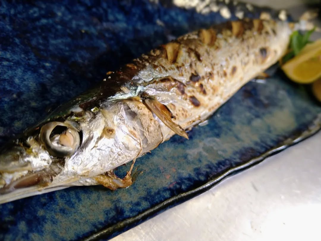 『温盛の台所えんがわ』

〜新サンマの塩焼き〜

さんまの季節になりました♪
秋って感じがあまりないのですが…

今年のサンマは当たり！
油のってます
美味いですよ〜！

是非〜

うまうま〜

#カフェ巡り　にハマる #