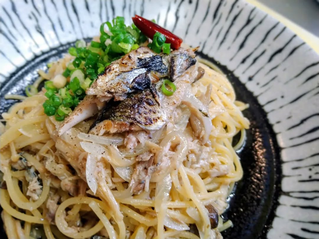 『温盛の台所えんがわ』

〜日替わりパスタ〜

サンマときのこのペペロンチーノ

油がのったさんまと
その旨味を吸ったきのこ♪
ベストマッチです

是非〜

うまうま〜

#カフェ巡り　にハマる #