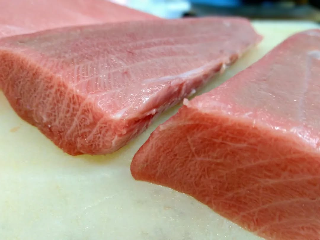 『温盛の台所えんがわ』
新年明けましておめでとうございます
本年も【えんがわ】を宜しくお願い致します!
今日から営業致します!
皆様のご来店お待ちしております
美味しい鮮魚
本まぐろ中トロと
無理を言って手に入れた
銀だらのお刺身
数量限定で
新年特別メニューで
紅白盛りを用意して
お待ちしております♪
※今日の営業時間は
18時〜22時30分閉店とさせて頂きます
是非〜
#カフェ巡り にハマる #