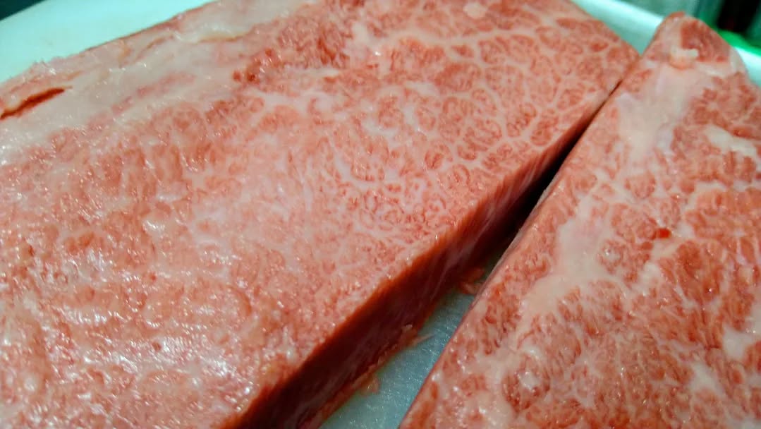 『温盛の台所えんがわ』

〜黒毛和牛A5極上カルビ〜

入荷しました〜
鹿児島県産の和牛です！
ステーキや炙り刺しで

是非〜

うまうま〜

今日は席に余裕がありますので
皆様のご来店お待ちしております