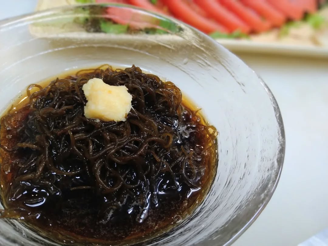 『温盛の台所えんがわ』

　〜今宵のおつまみ〜

【沖縄産生もずく酢の物】
自家製の土佐酢でさっぱり！
生なのでシャキシャキがたまらない
こんな暑い日に是非〜

【富山産　生白エビ】
乾燥じゃ無いので旨味が凄い！
シンプルに唐揚げ
ビールに合う〜
数量限定なので早めに〜

是非〜

うまうま〜

＃もずく＃白エビ＃熊谷居酒屋＃深谷居酒屋＃熊谷会食